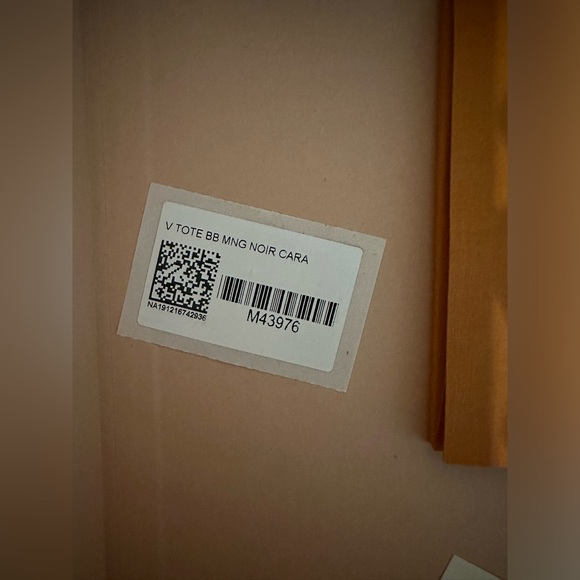NEW Authentic Louis Vuitton V Tote BB Noir - Picture 9 of 11